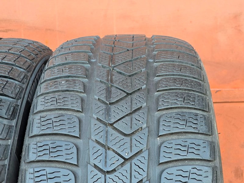 Zimní Pirelli 225/45/19 - 3