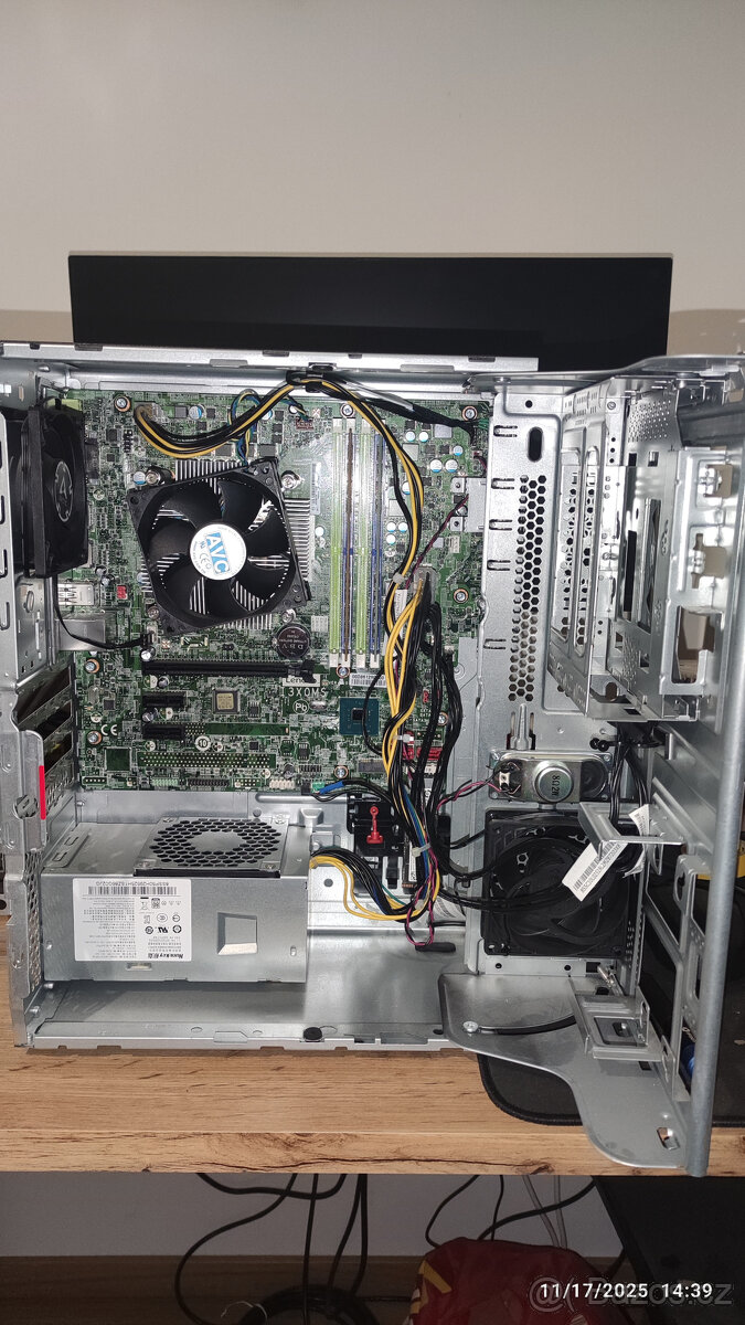 Lenovo ThinkCentre M720t - 3