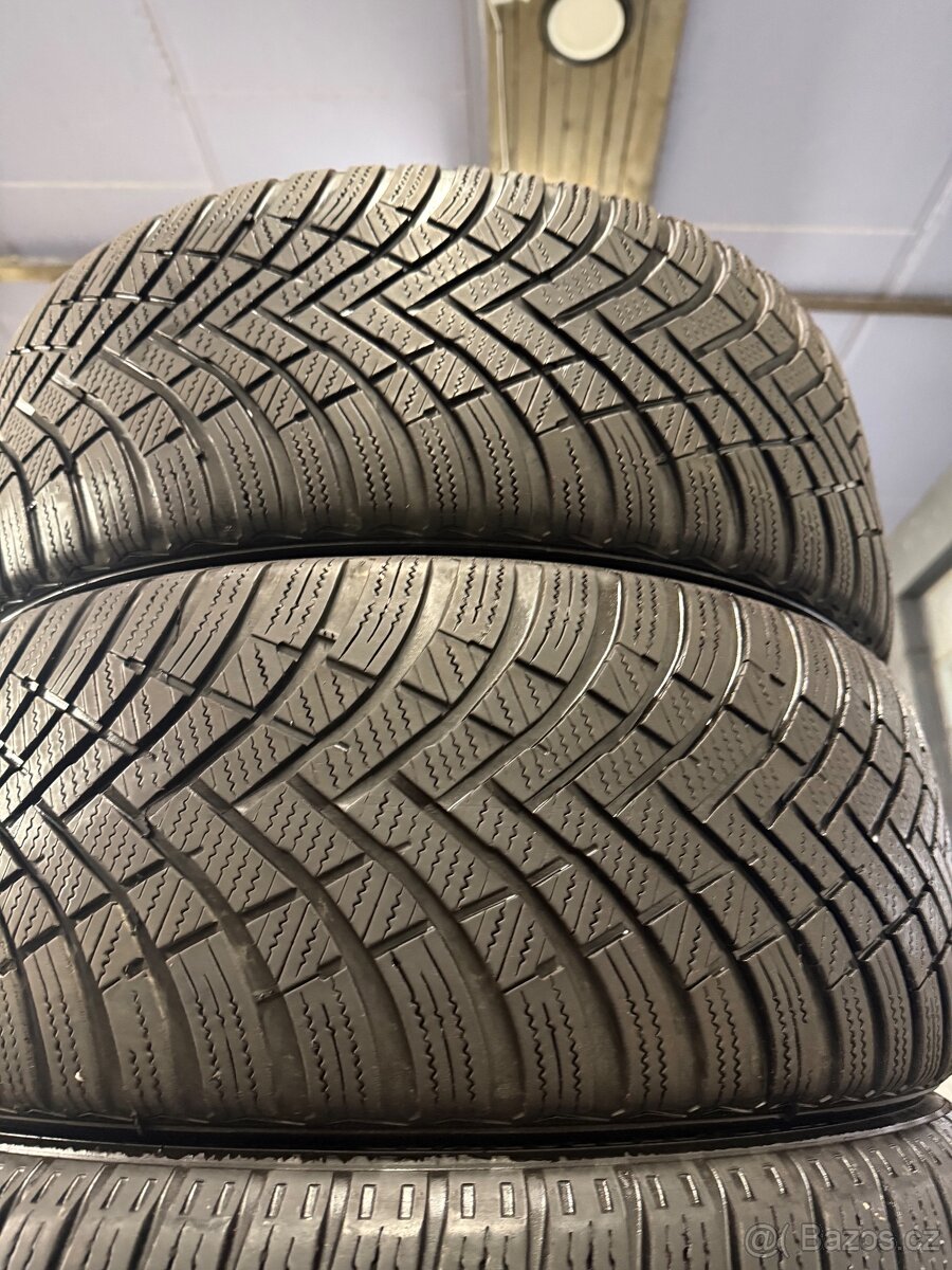 prodám zimní 205/65/16C Semperit - 3