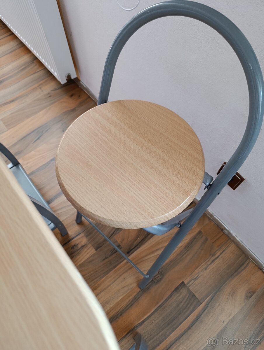 Stůl s 2 židlemi - 3