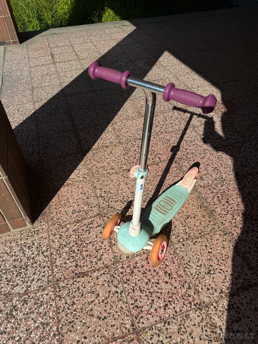 Dětská koloběžka - svítící kolečka - 3