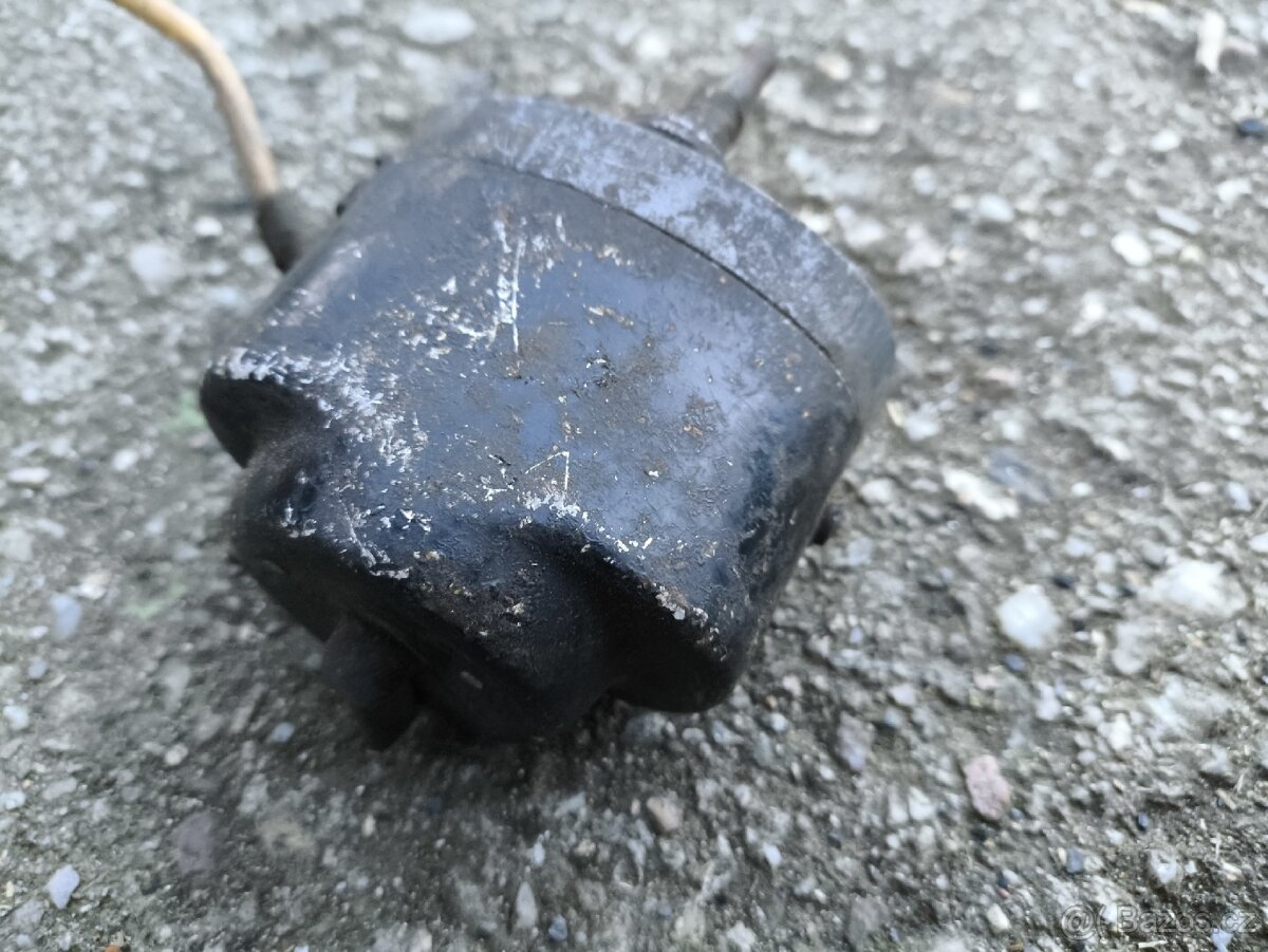 Motorek stěračů 12V - 3