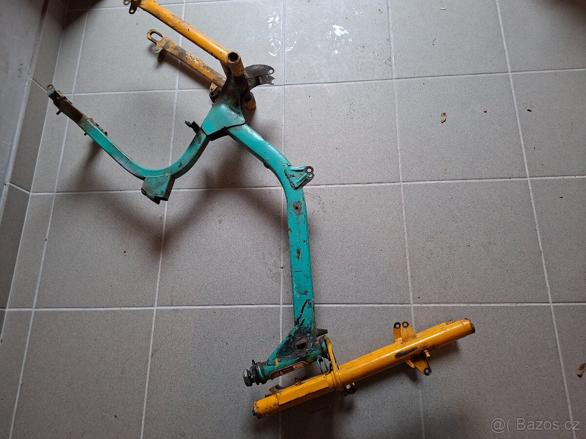 Jawa 50 pionyr - ram s přední vidlici - 3