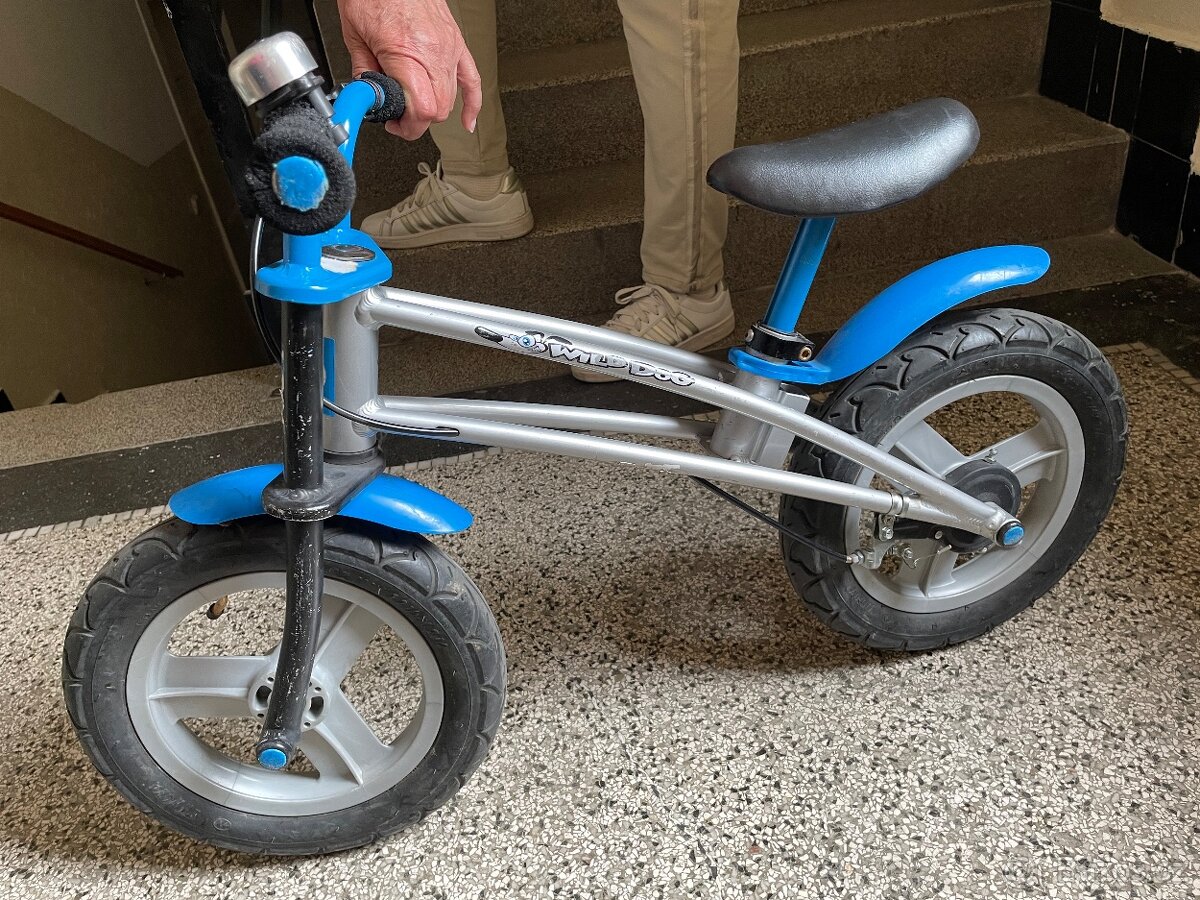 Chlapecké odrážedlo s nafukovacími koly - 3