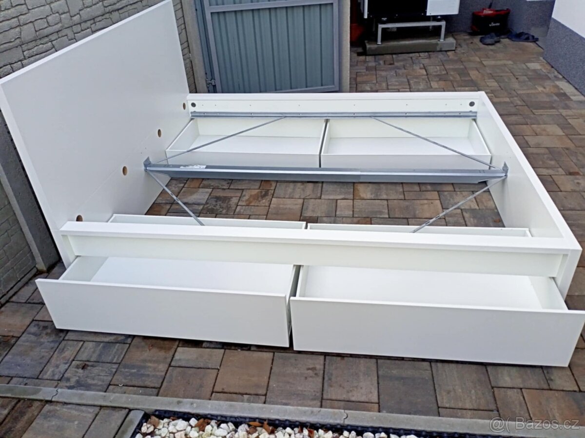 Prodám manželskou postel IKEA 180cm x 200cm - 3