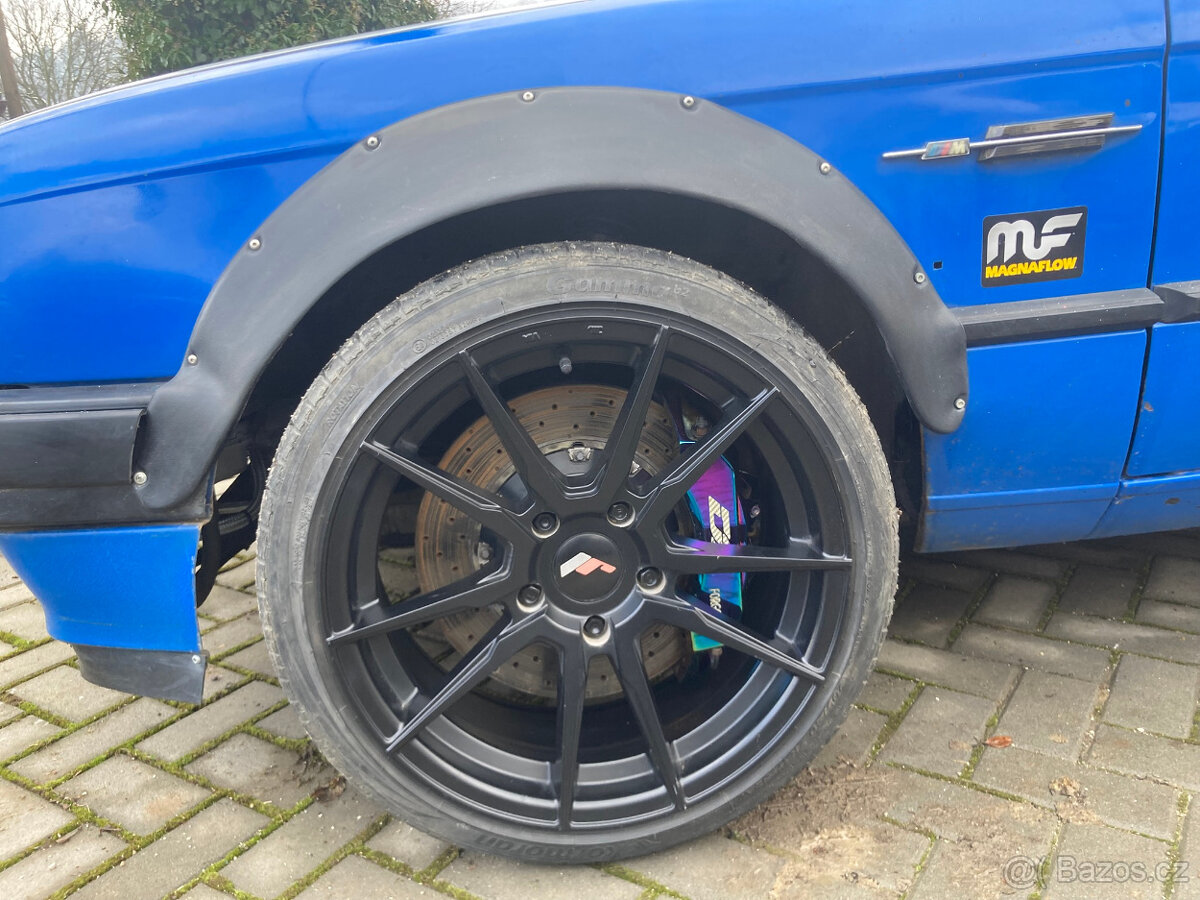 BMW E30 coupe s motorom S62B50 V8 - 3