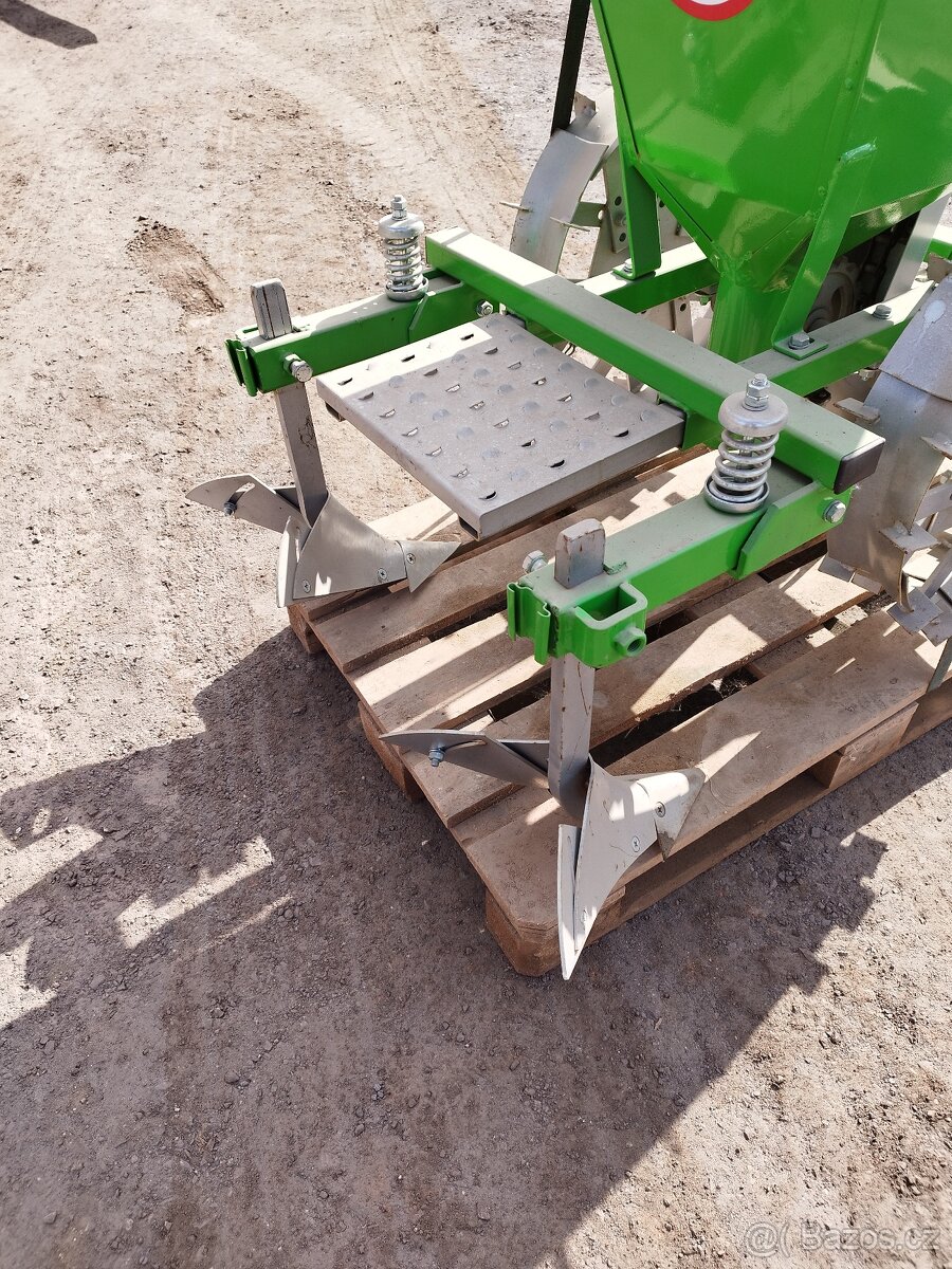 Sazeč brambor nesený - 3