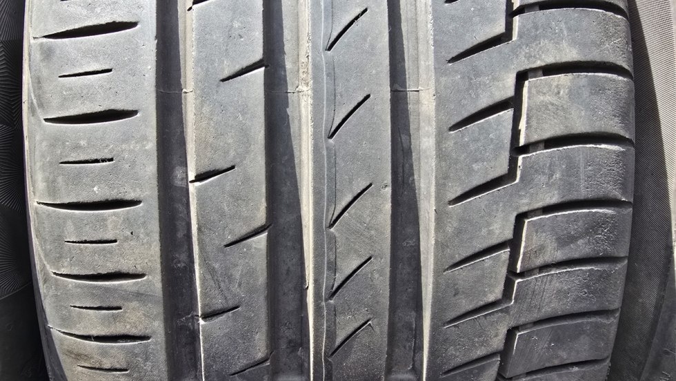 Letní pneu 235/45/18 Continental - 3