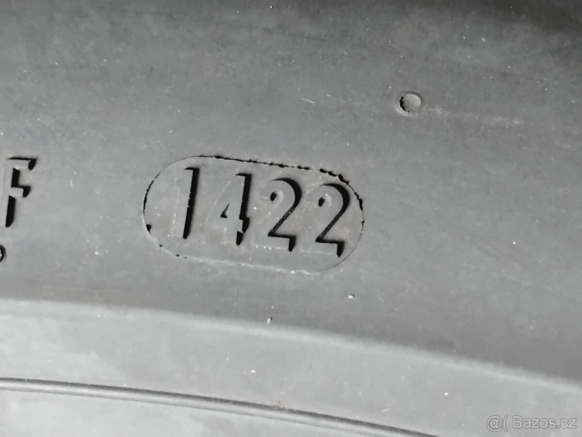 245/45R18 - 3
