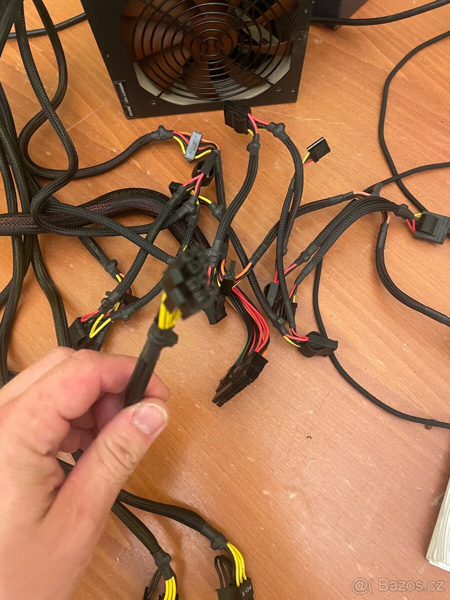 Prodám zdroj Corsaire 650w - 3