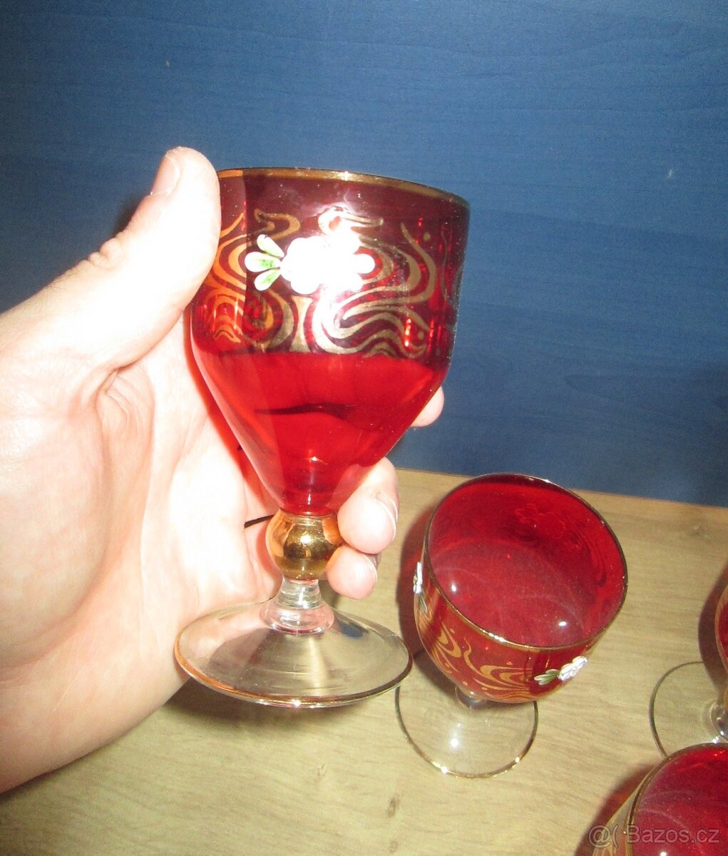 Zdobené smaltované číše - 3