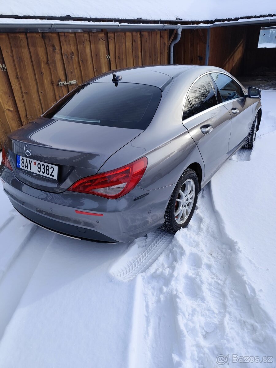 Mercedes CLA 180 šedá metalíza, světlý interiér,nízký nájezd - 3