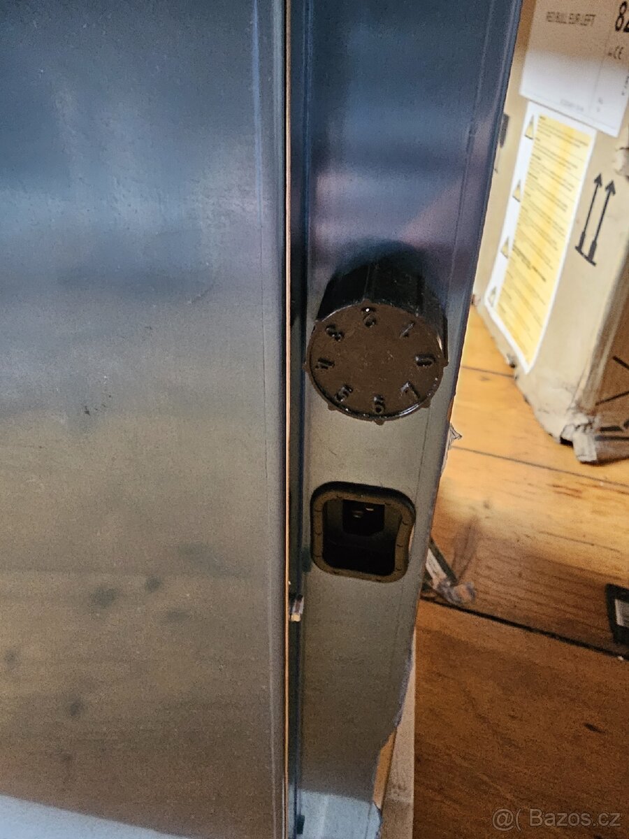 Mini lednice Liebherr style cooler Smile Red Bull - 3