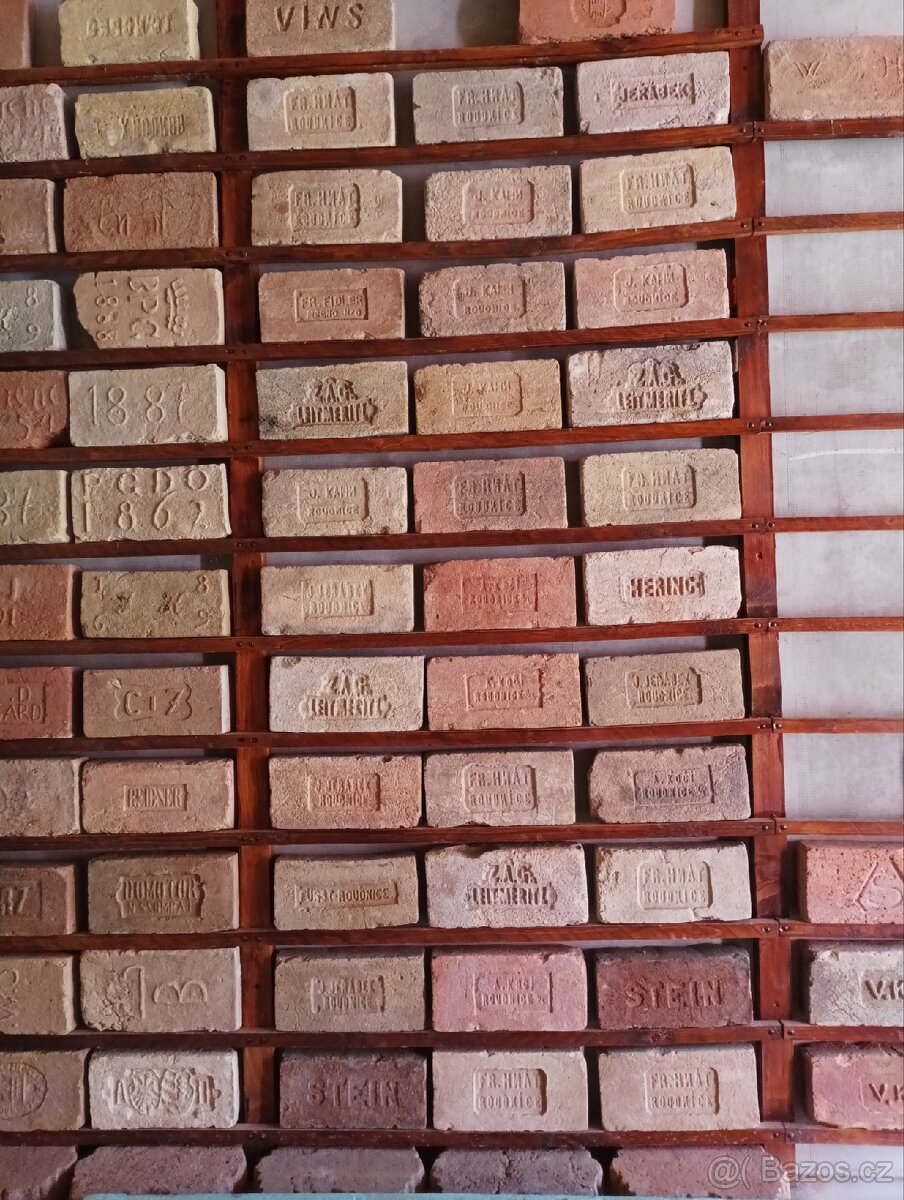 Prodám staré cihly s různými kolky - 3