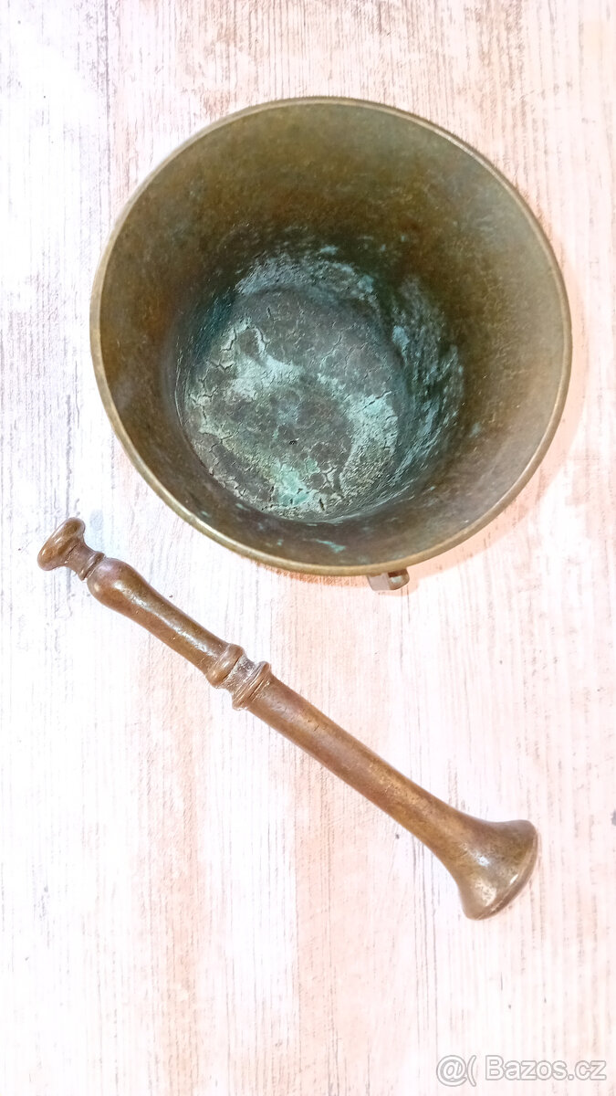 Prodám starší mosazný hmoždíř - 3