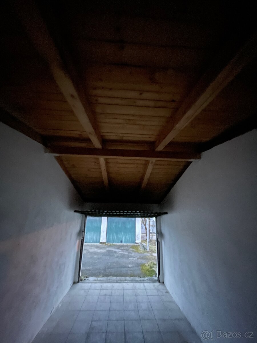 Pronajmu garáž kousek od nemocnice - 3