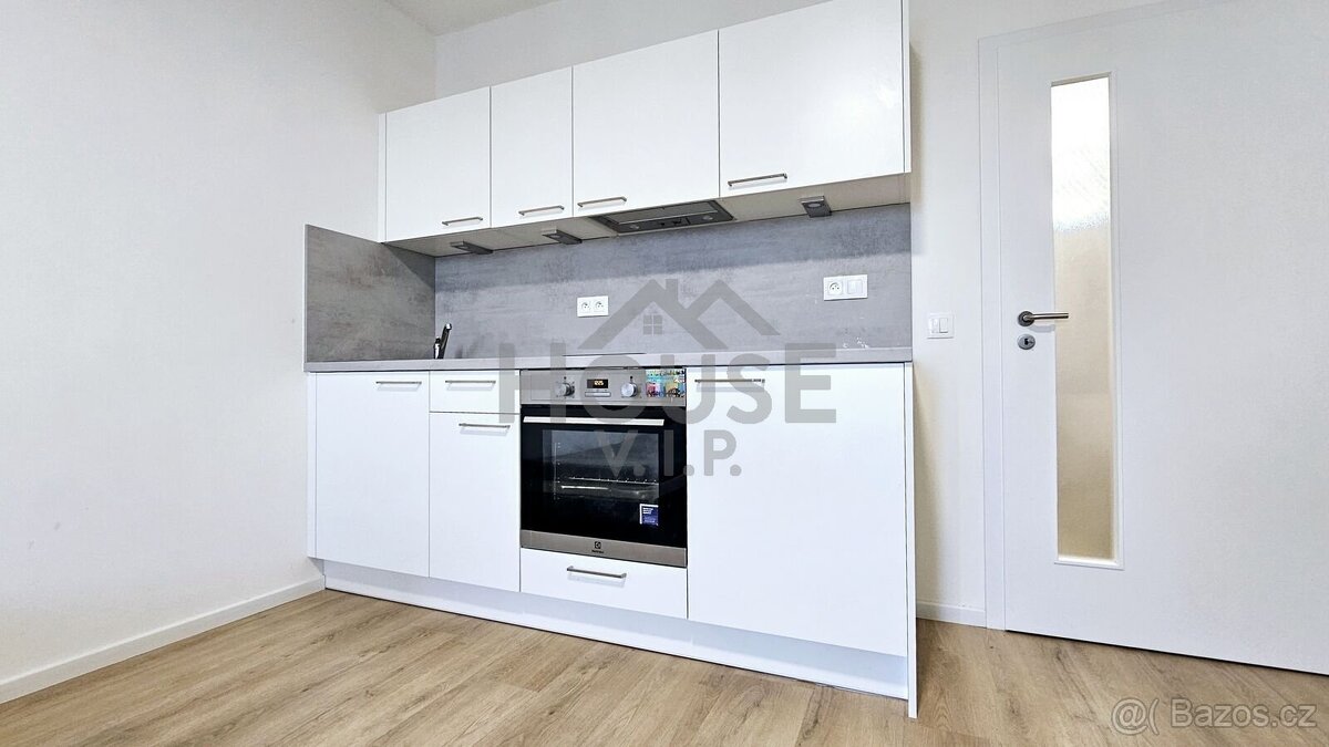 Pronájem bytu 1+kk 30 m², Praha - Hloubětín, ev.č. 01114 - 3