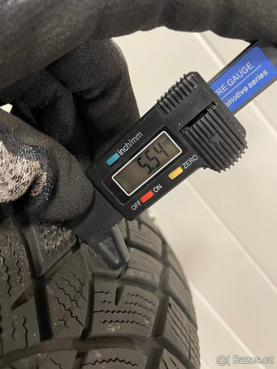 Goodyear Ultragrip Performence 215/65 R17 99V 4Ks zimní - 3