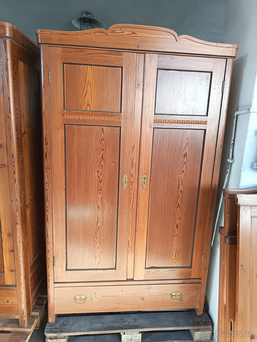 Starožitné skříně z masivu - 3