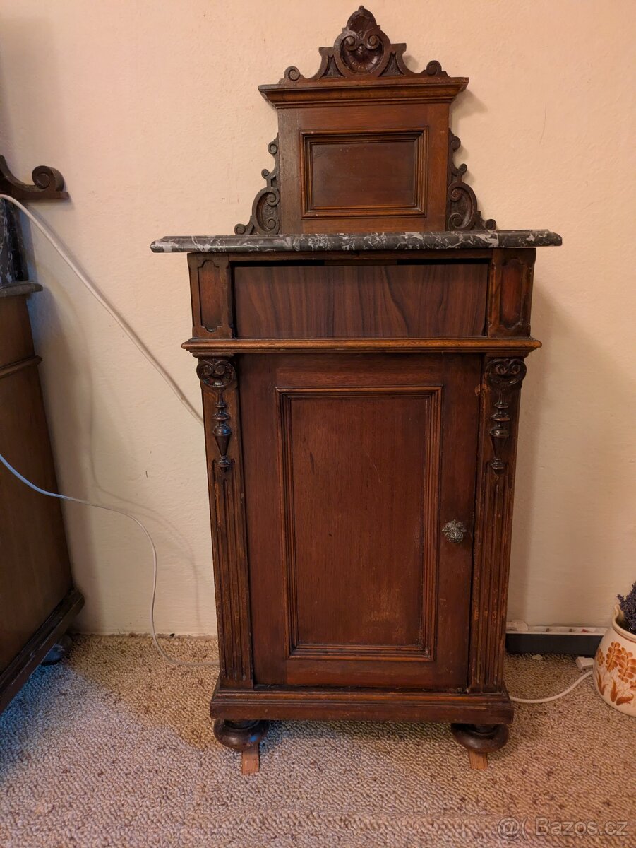 Starožitný nábytek - 3