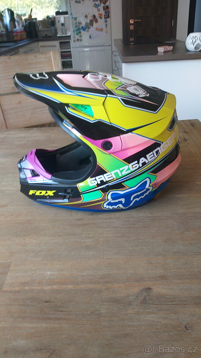 Prodám motocrosovou helmu Fox, vel. XS - 3