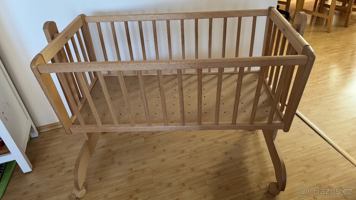 Postýlka/kolébka na kolečkách - 3