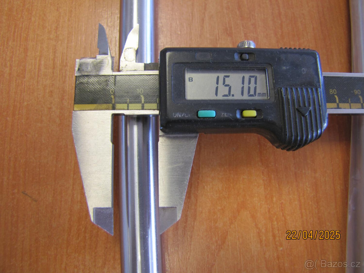 písty kapota - 3