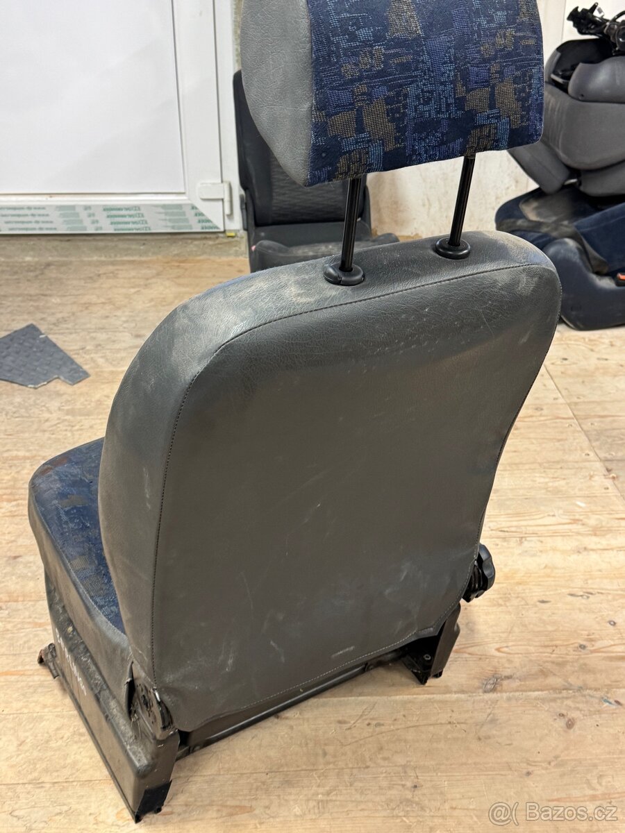 Citroen Berlingo, řidičova sedačka - 3
