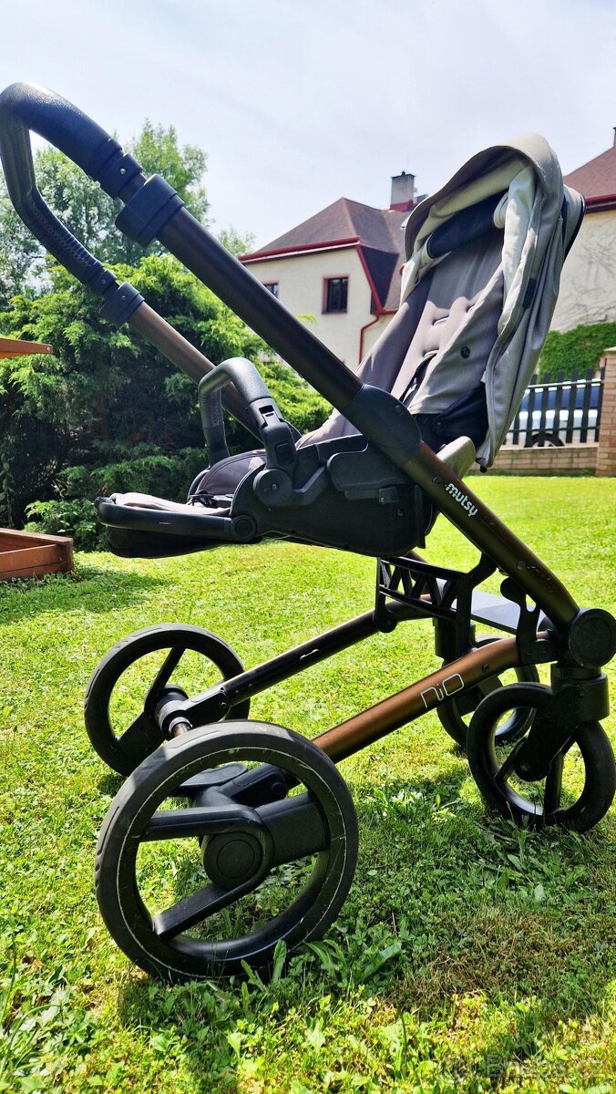 Mutsy NIO šedý - 3