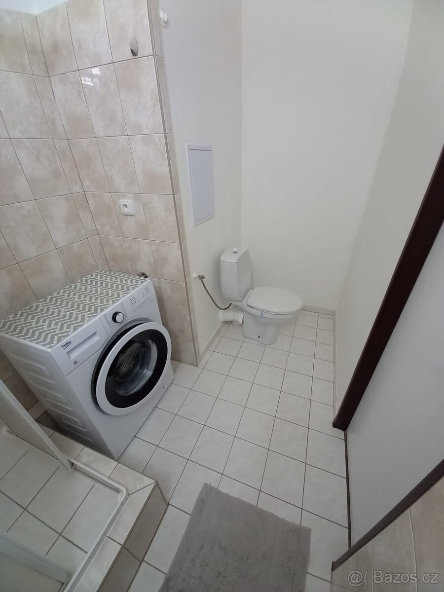 1KK 29 m2 Úsvit : Maxima Gorkeho 420 PSČ: 54101 - 3