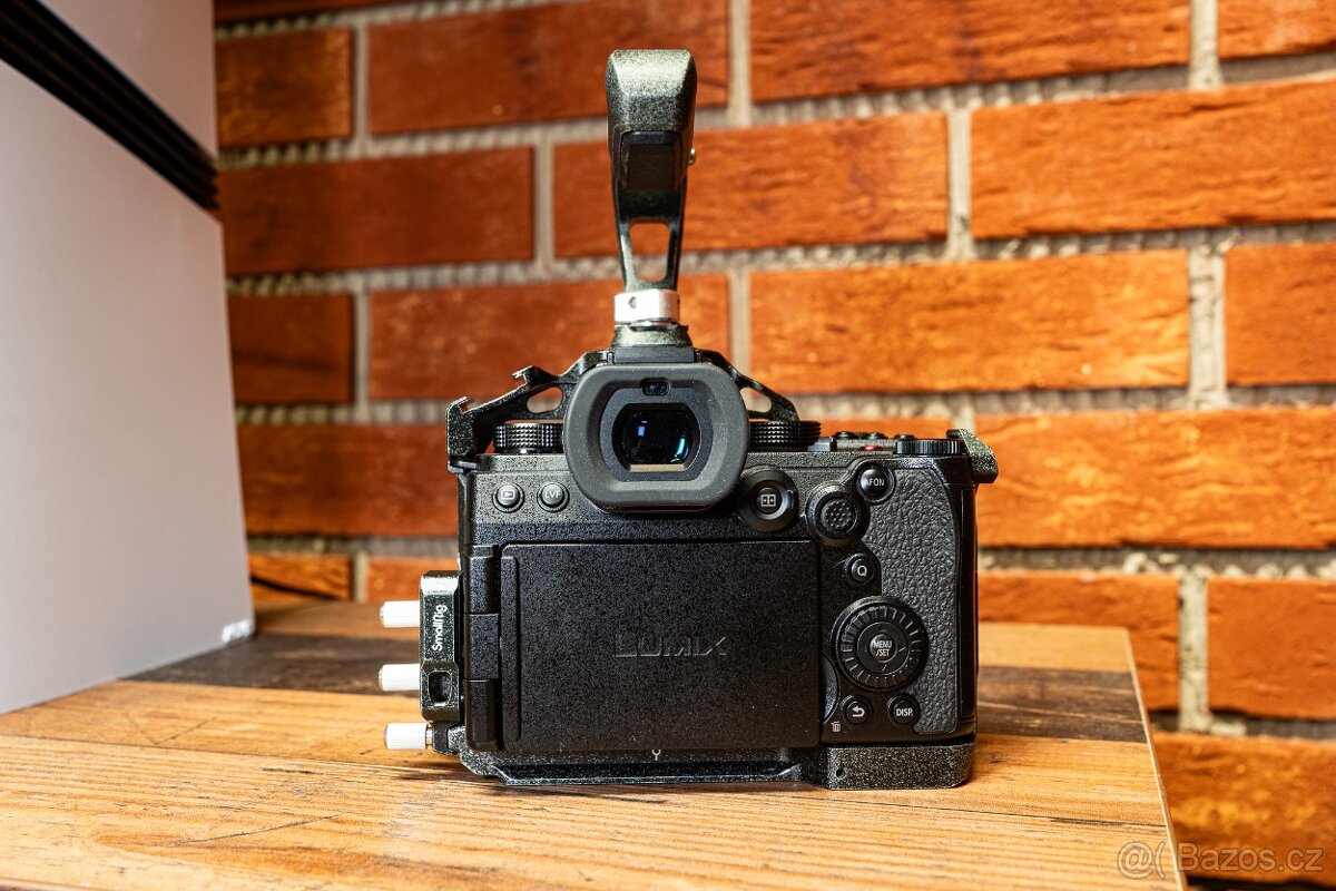 Lumix S5IIX + SmallRig “Black Mamba” - 3