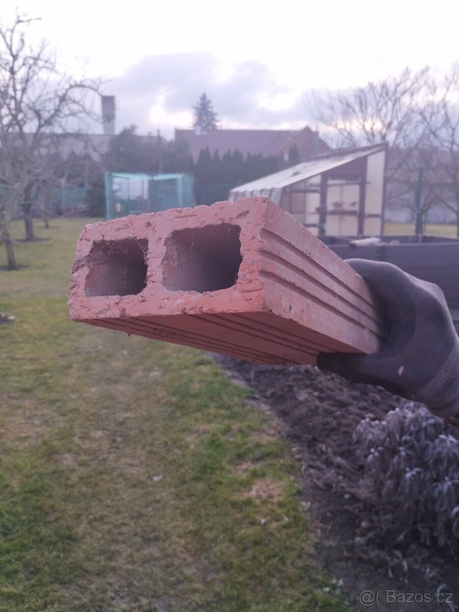 Duté cihly za odvoz - 3