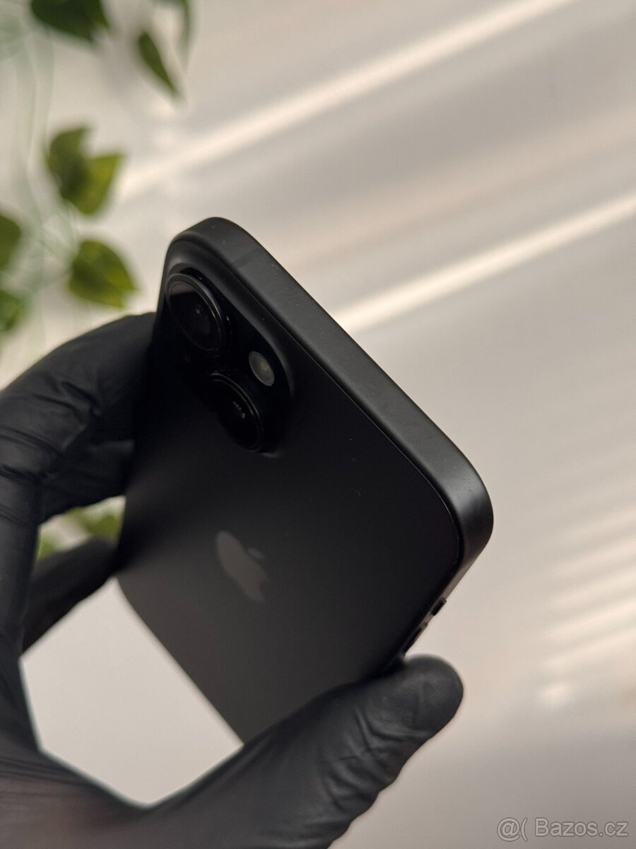 iPhone 15 256GB černý - 100% baterie - 3