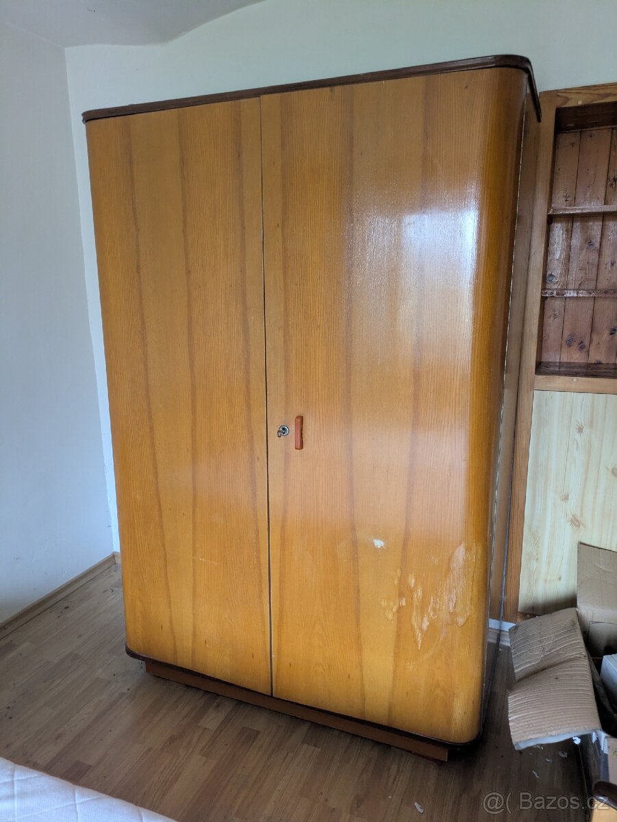 Daruji skříně za odvoz - 3