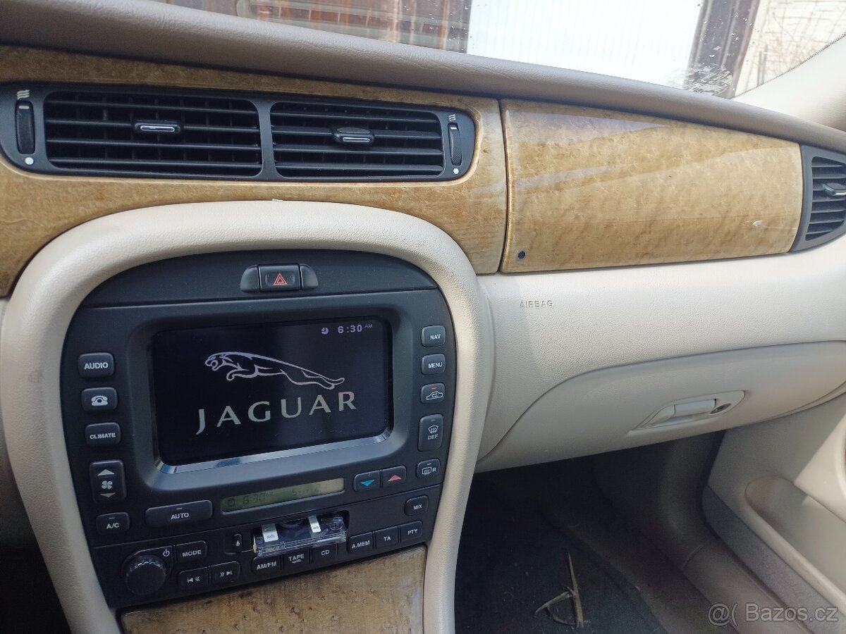 Jaguar X-Type, 2.5V6, benzín - 3