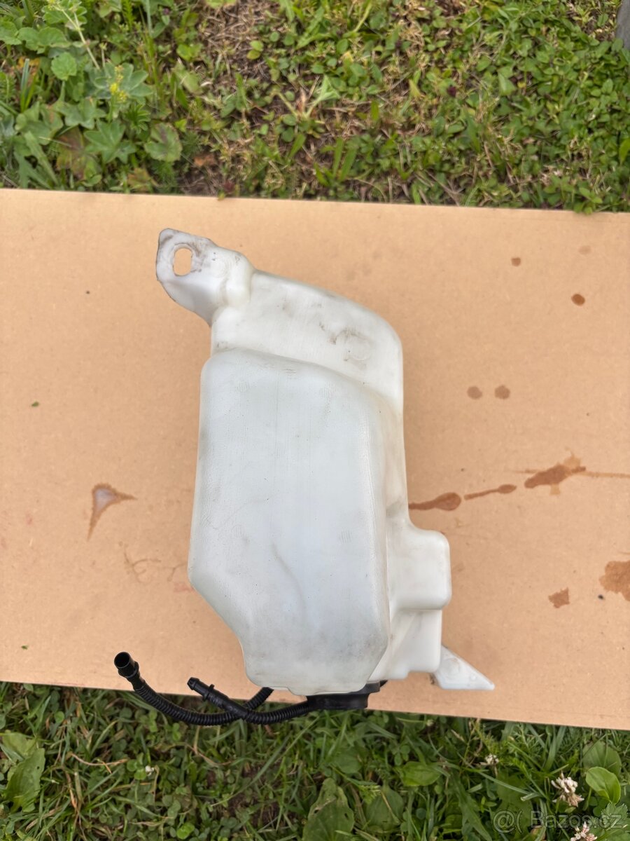Škoda octavia 1 nádobka na ostřikovače - 3
