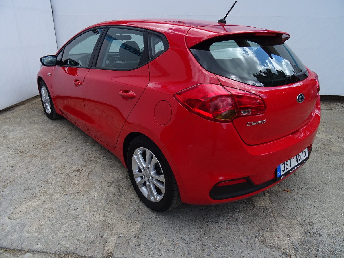 Kia Ceed 1.6GDi,99kW,1majČR,S.kniha,64tkm,ESP,klima - 3