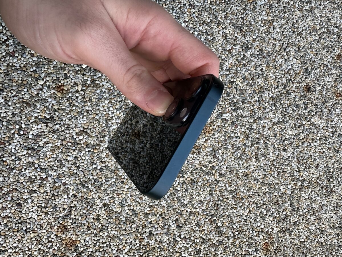 IPhone 14 - baterie 100% - 3