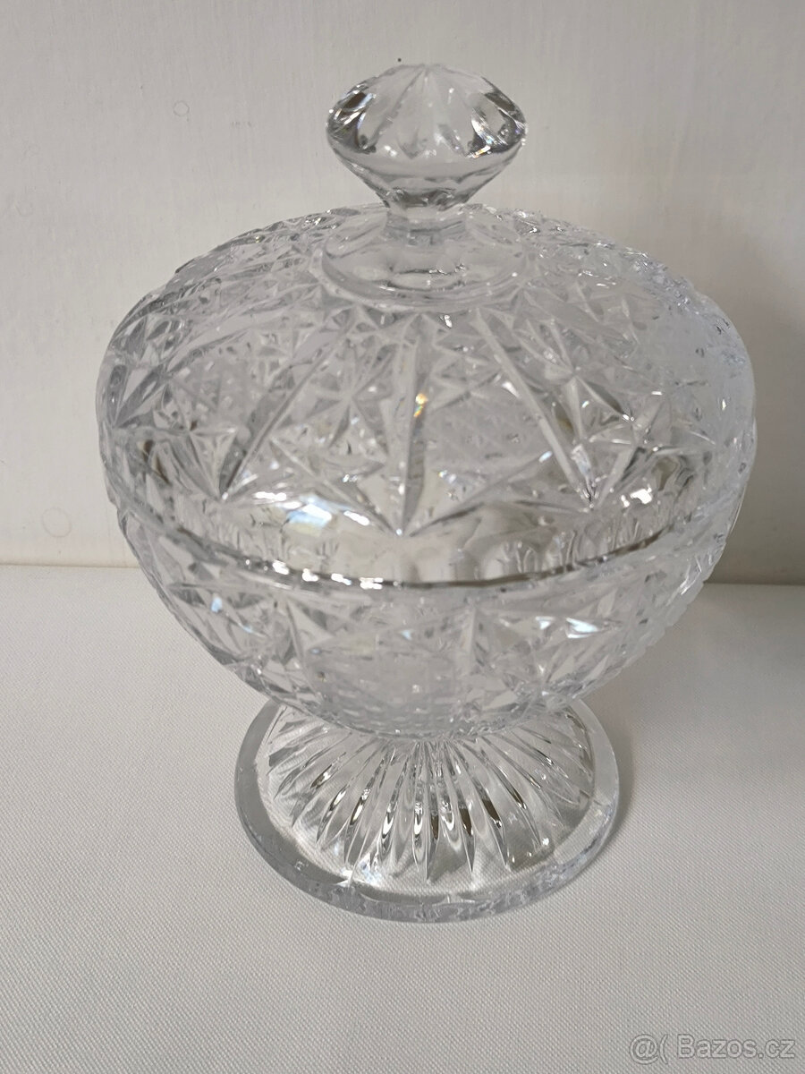 Váza s víkem, průhledná broušená na podstavci - 3