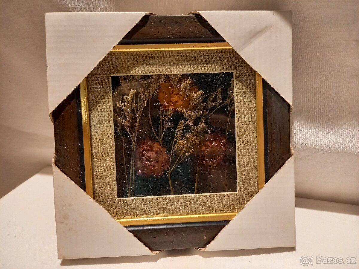 Nástěnné obrázky 3D (např. sušené kytky). - 3