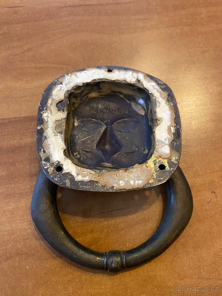 KLEPADLO NA DVEŘE - 3