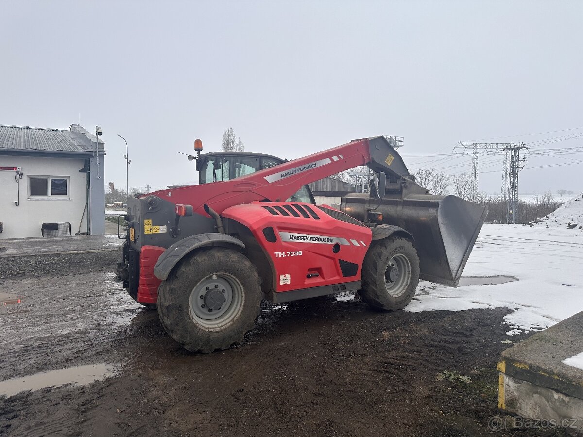 Teleskopický manipulátor Massey Ferguson TH 7038 - 3