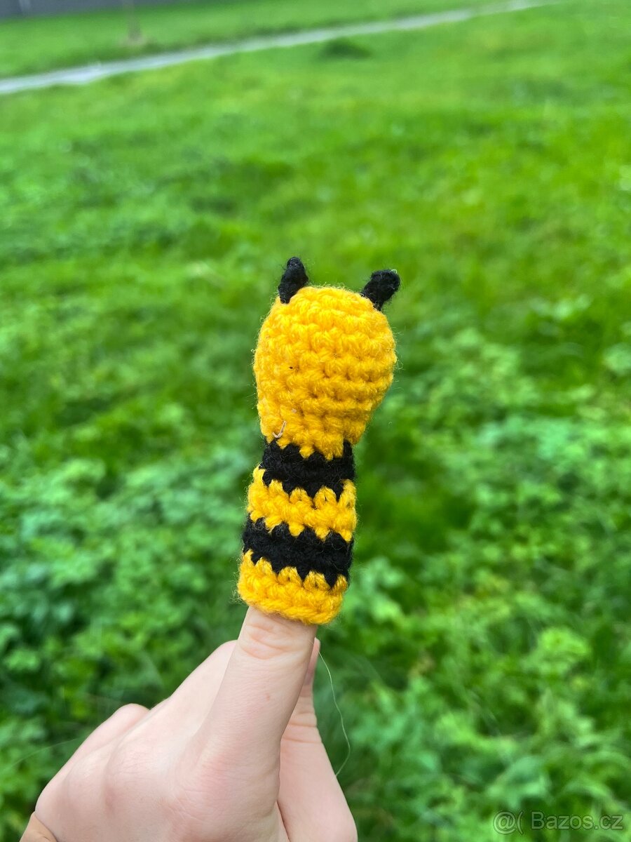 Háčkovaná hračka - maňásek včela - 3