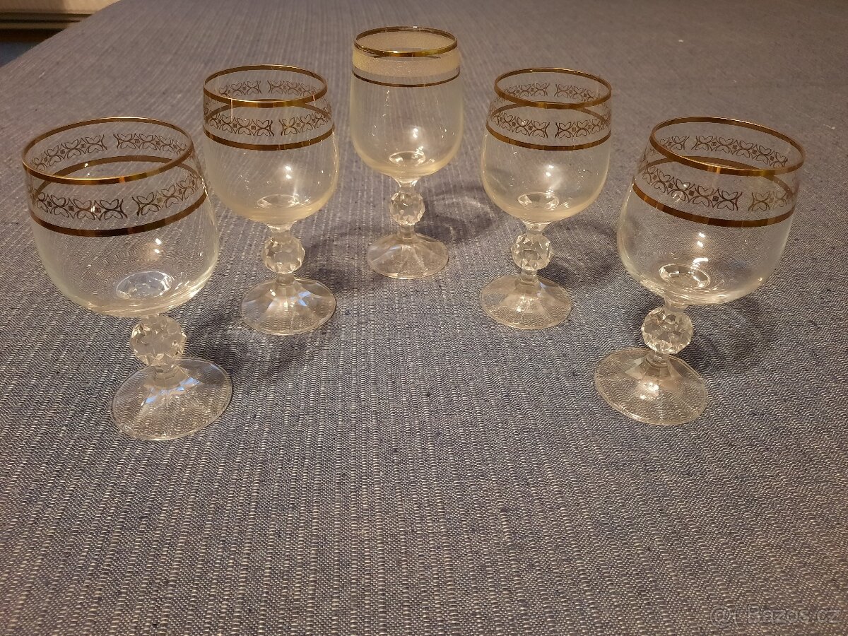 Velké množství skleniček - 3