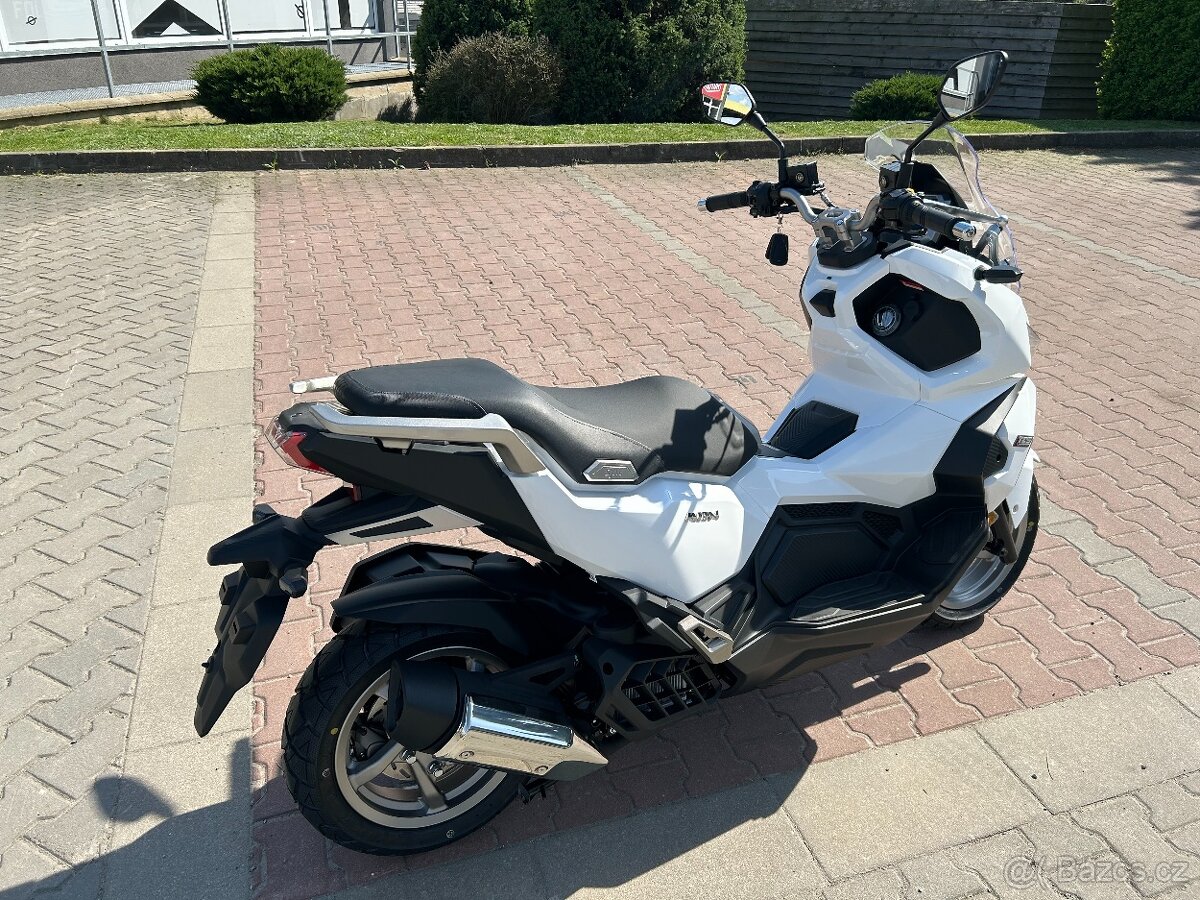 Sym ADX 125 2026 White - 3