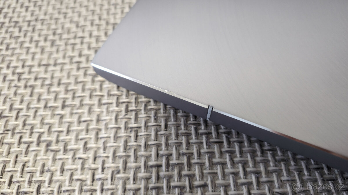 Asus Zenbook UM431D /Ryzen 5, 8GB RAM, 128GB SSD/ - 3