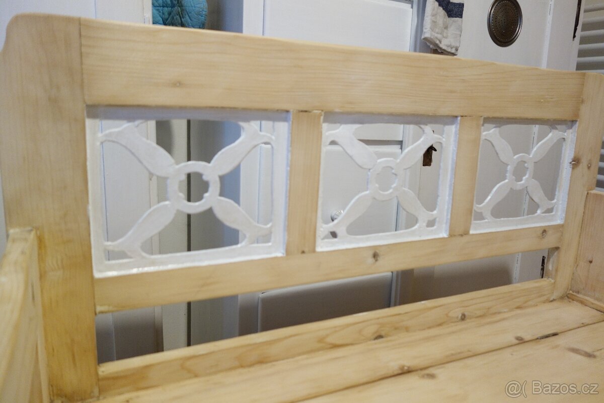 Historická lavice s úložným prostorem - 3