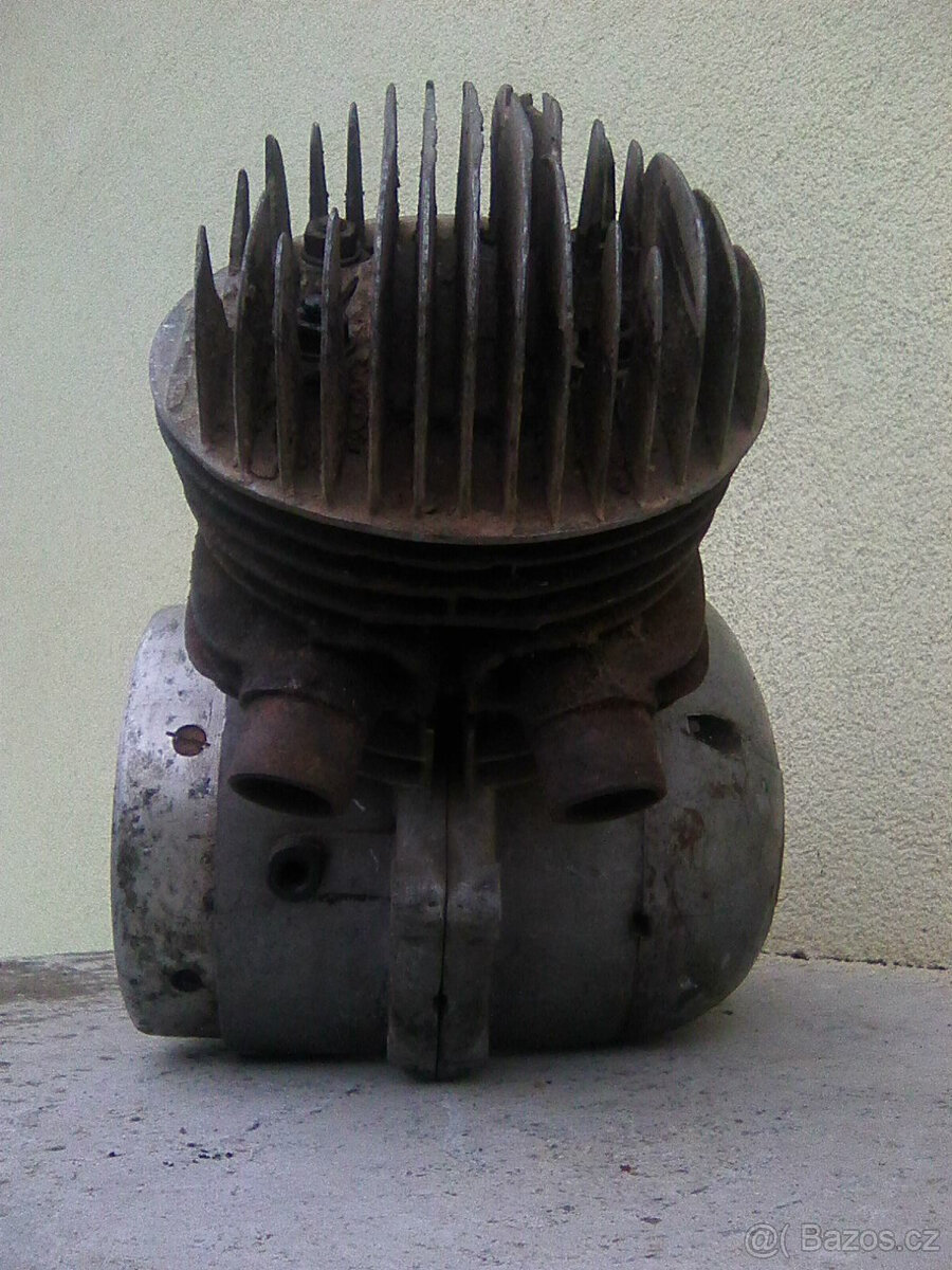 Jawa-čz 125/150 351/352-motor,pods.plechy,kryt řetězu,výfuky - 3