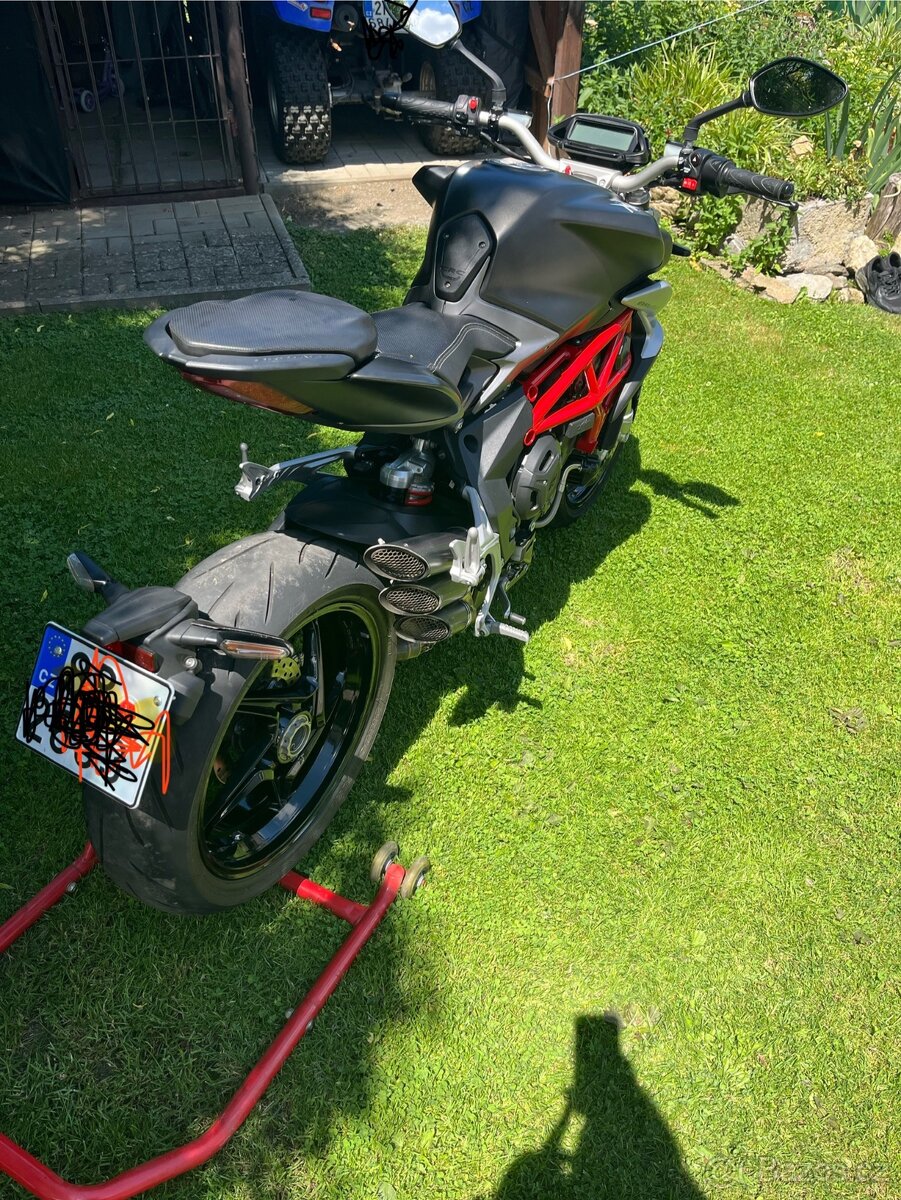 MV Augusta Brutale 800 - 3