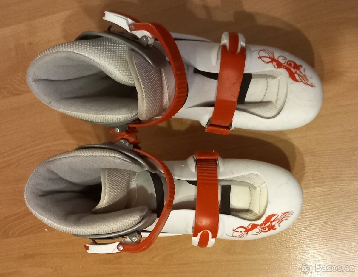 Prodám levně starší zachovalé zvětšovací brusle vel. 32-35 - 3